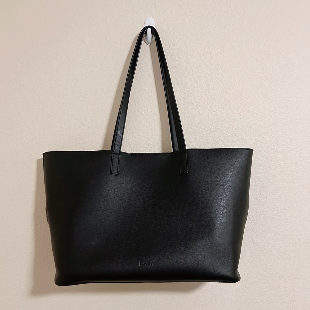 Away Latitude Tote Black